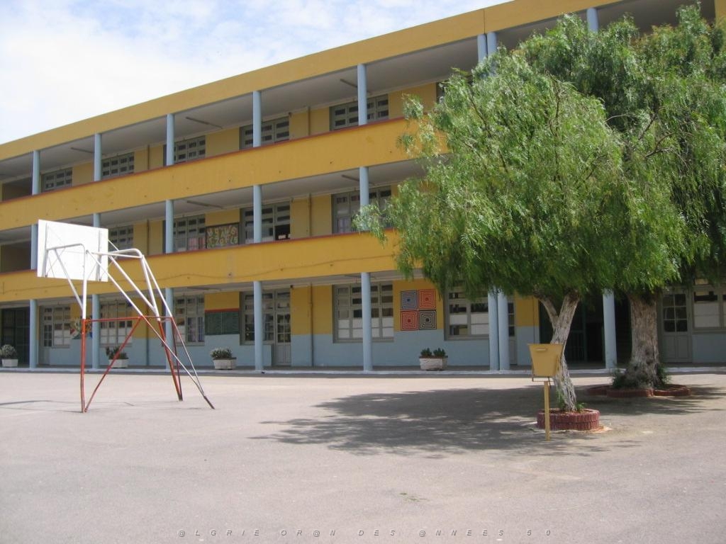 ORAN MAI 2006 G125 LES CASTORS COLLEGE CLAUDE BERNARD.JPG